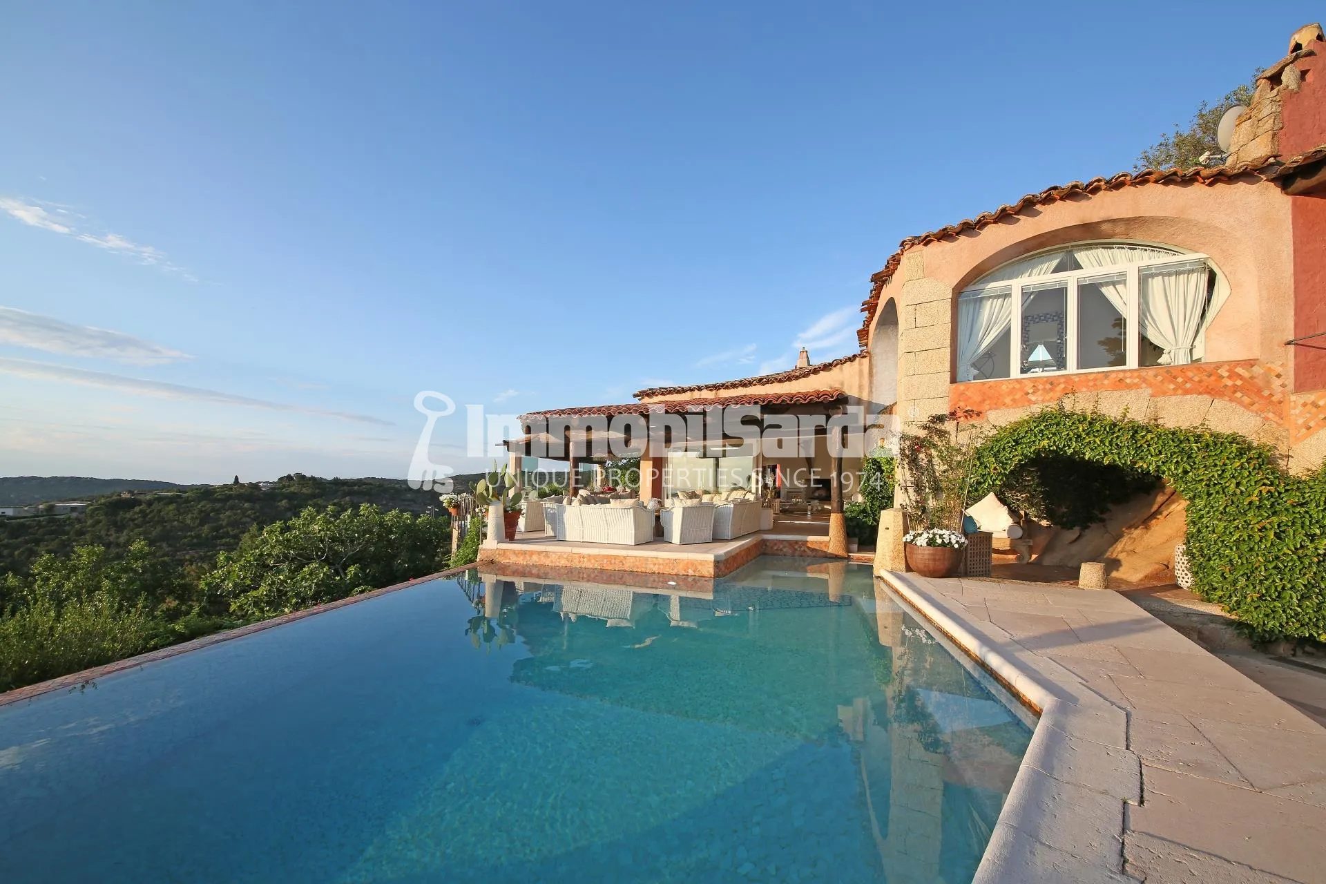 Extraordinary panoramic villa with sea view Pantogia