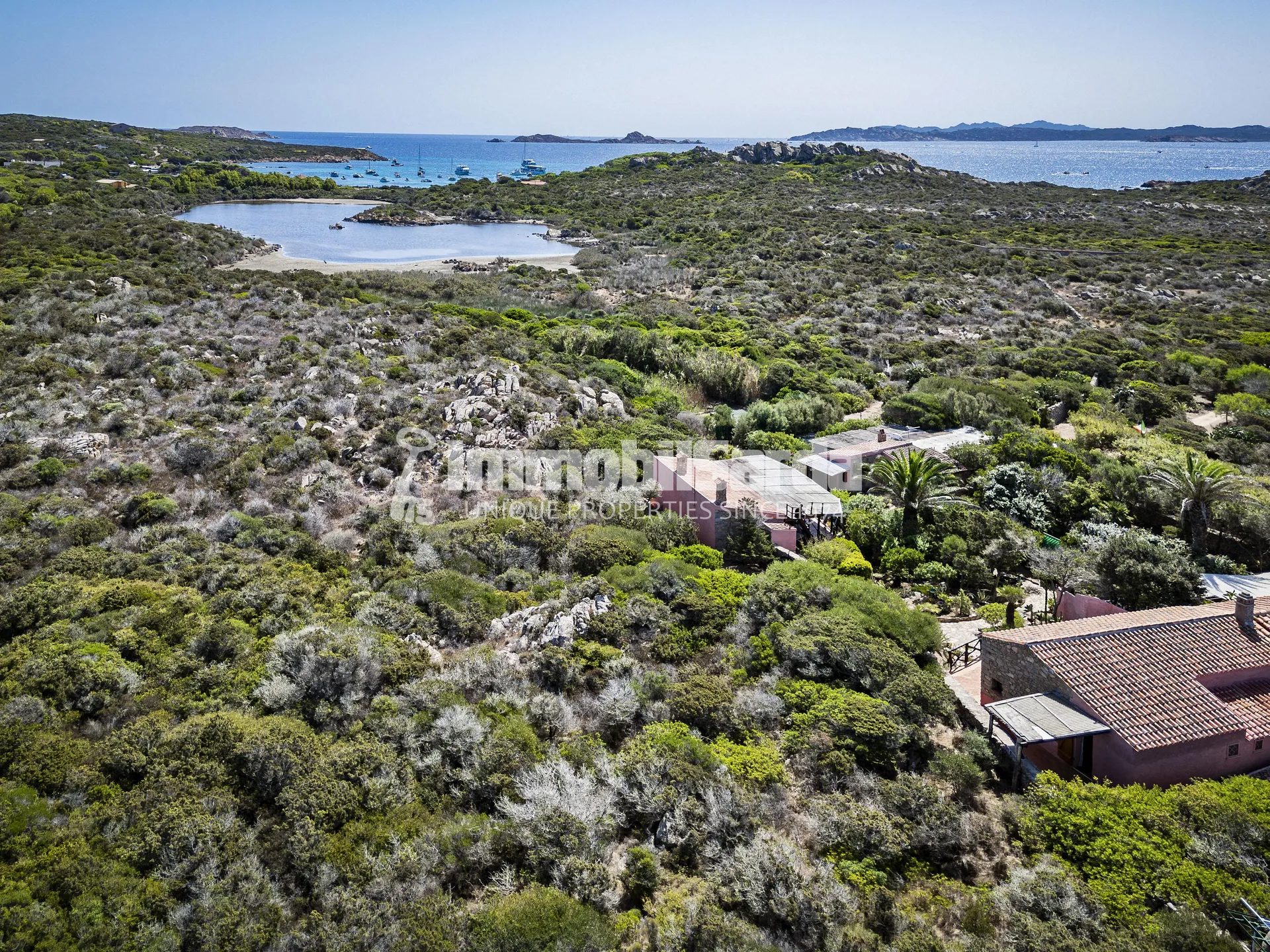 Villa Acqua Azzurra — In Santa Maria Island